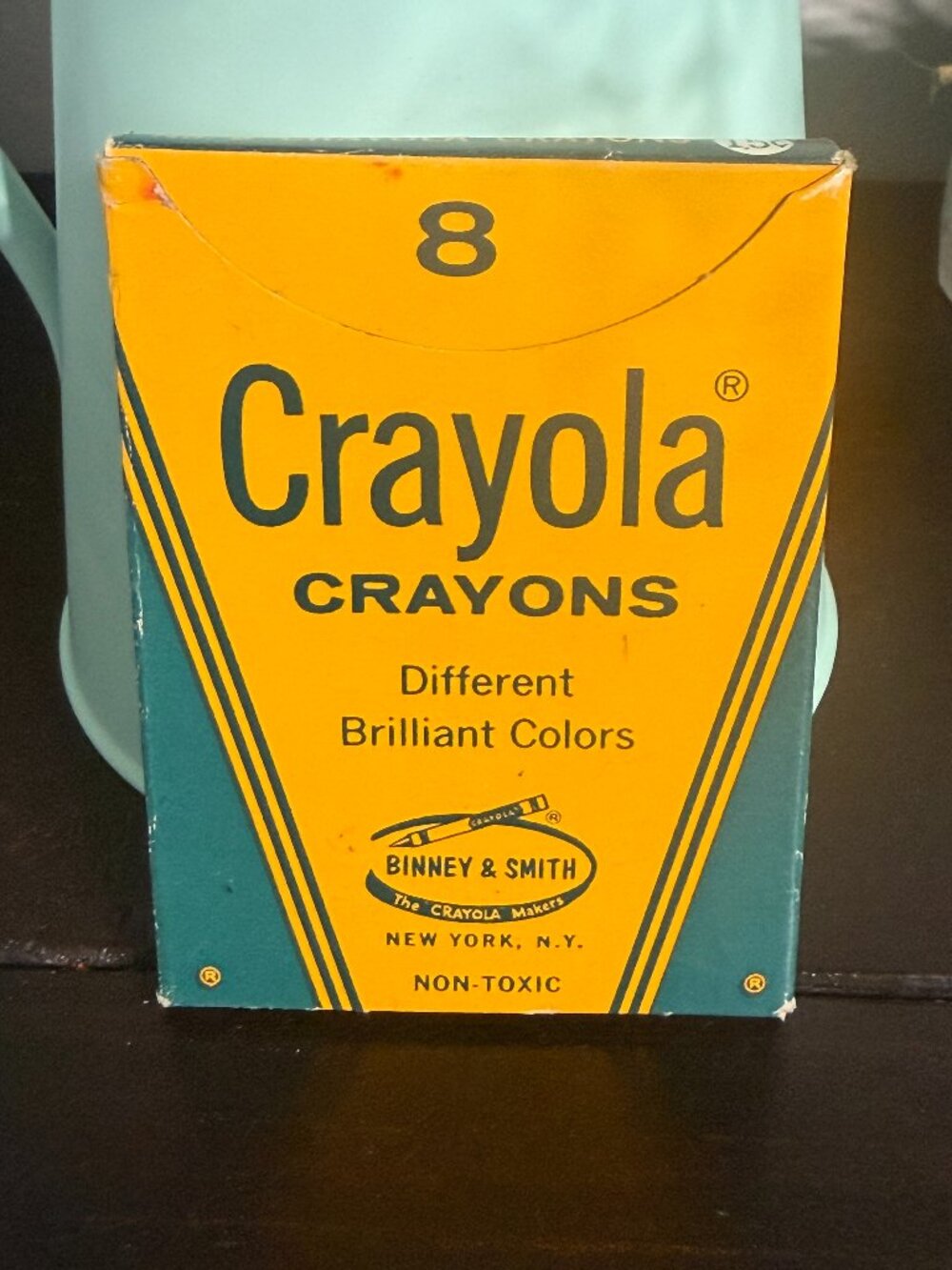 Crayola Crayons 1970s Binney & Smith #8 Vintage pack of 8 Made in USA Used